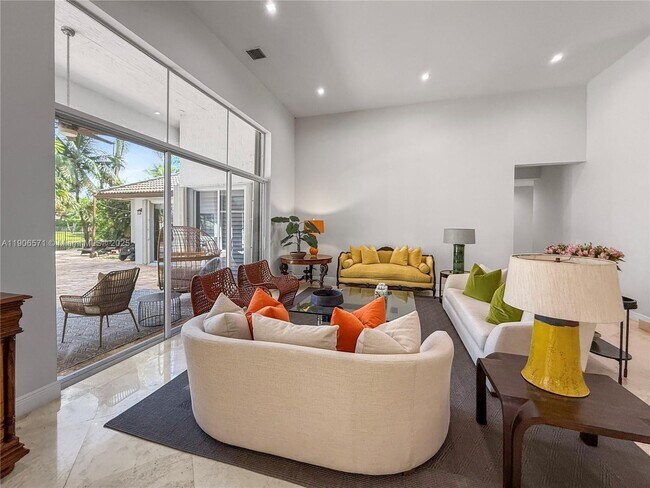 Building Photo - 2514 Poinciana Dr