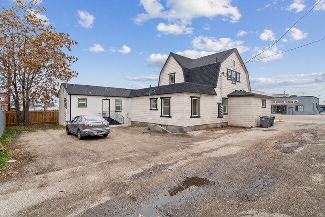 Building Photo - 913