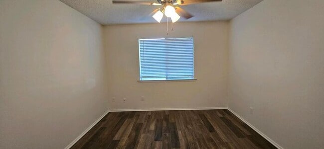 Building Photo - Beautiful 2-Bedroom Duplex in Longview! Co...