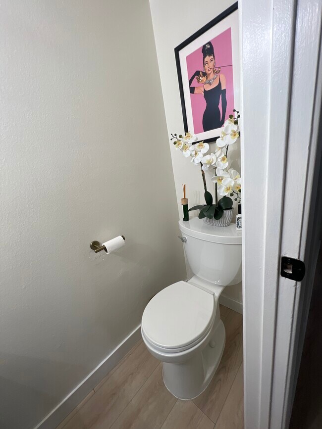 Powder room - 19355 Sherman Way