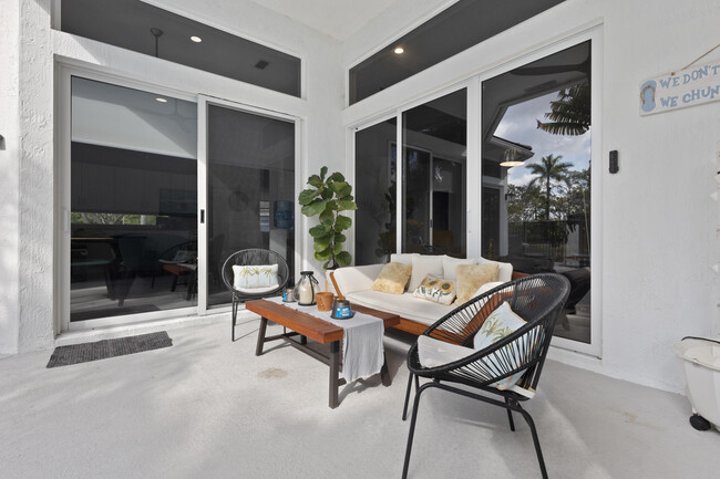 Building Photo - 3719 Oak Ridge Cir