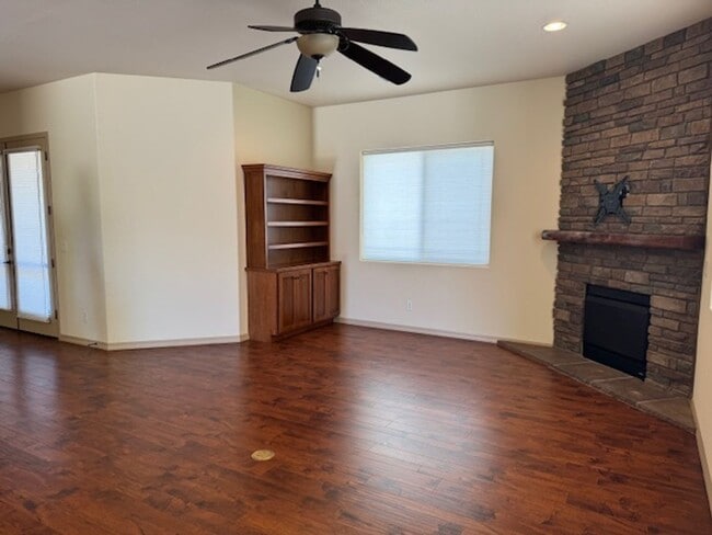 Building Photo - Gorgeous 3-bedrooms, 2-baths home located in Willow Hills! "In Prescott"
