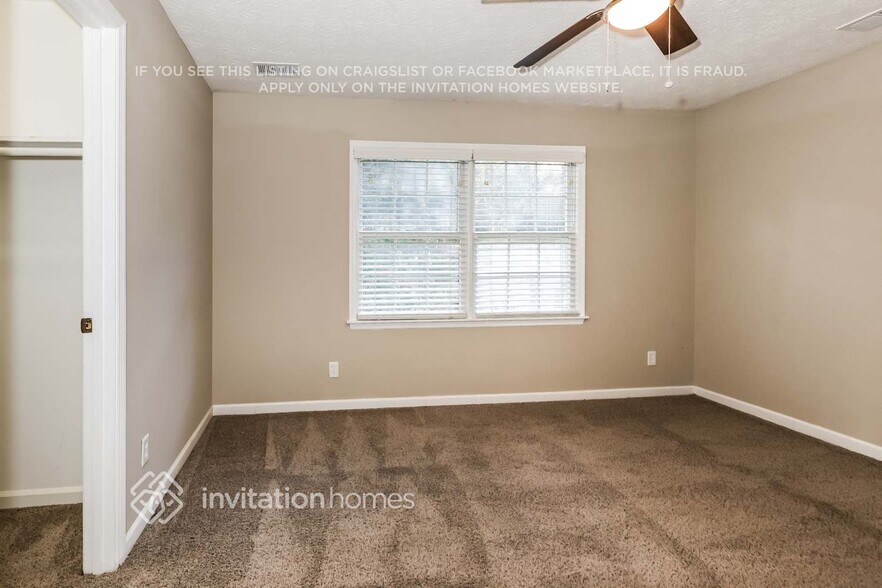 Building Photo - 2498 Quentin Dr