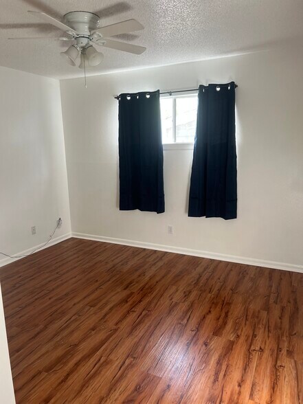 Building Photo - 1126 Hollow Creek Dr