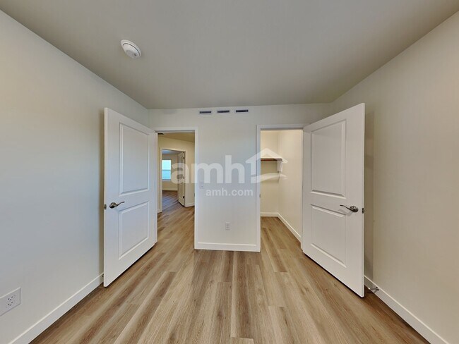 Building Photo - 6530 E Paseo Baranda