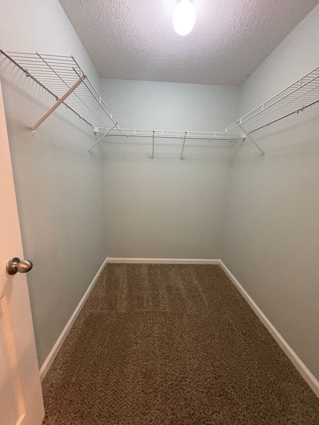 Building Photo - WAKEFIELD SUBDIVISION - Double Garage!  GRANITE COUNTERTOPS.