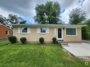 Building Photo - Beautiful and spacious 3 bedroom 1 bath ho...