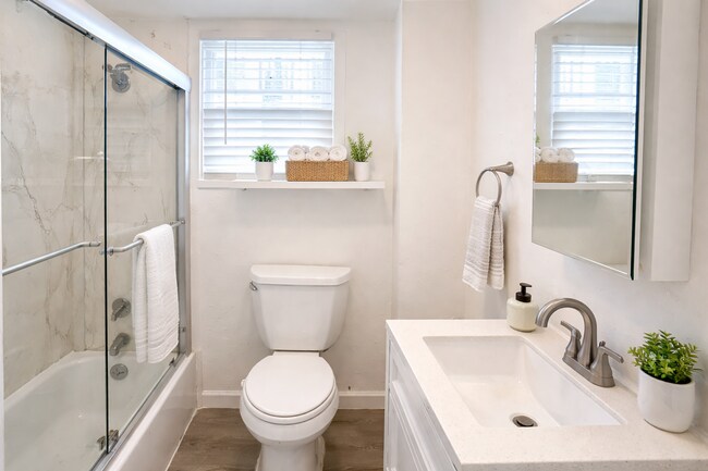 Building Photo - 1321