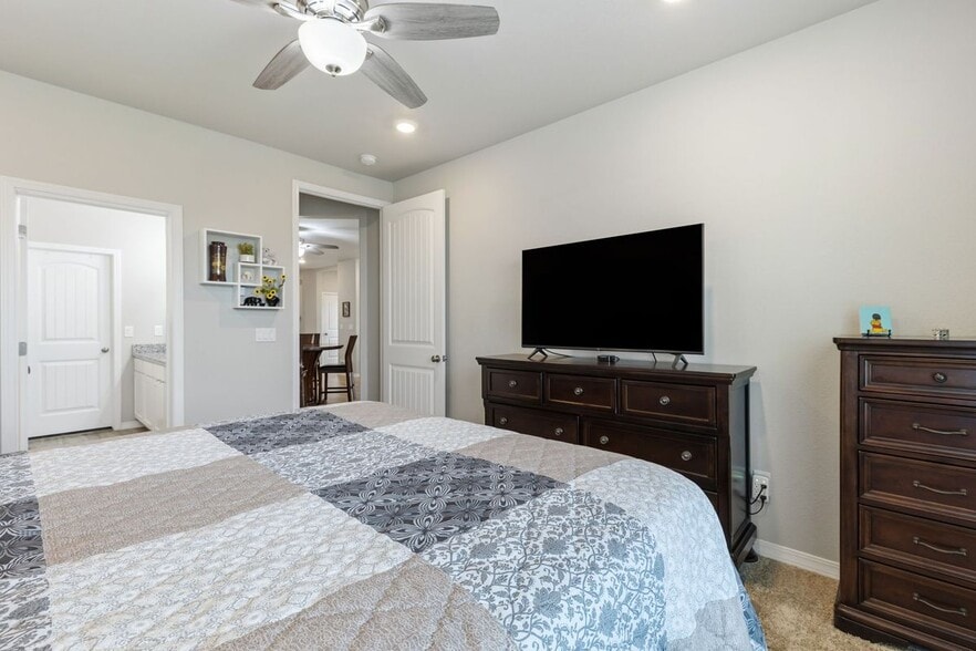 Building Photo - 5767 Heathland Terrace