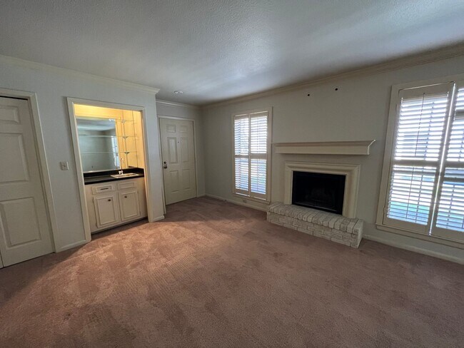 Building Photo - Spacious 2 Bedroom 2 Bath Condo in Alamo H...