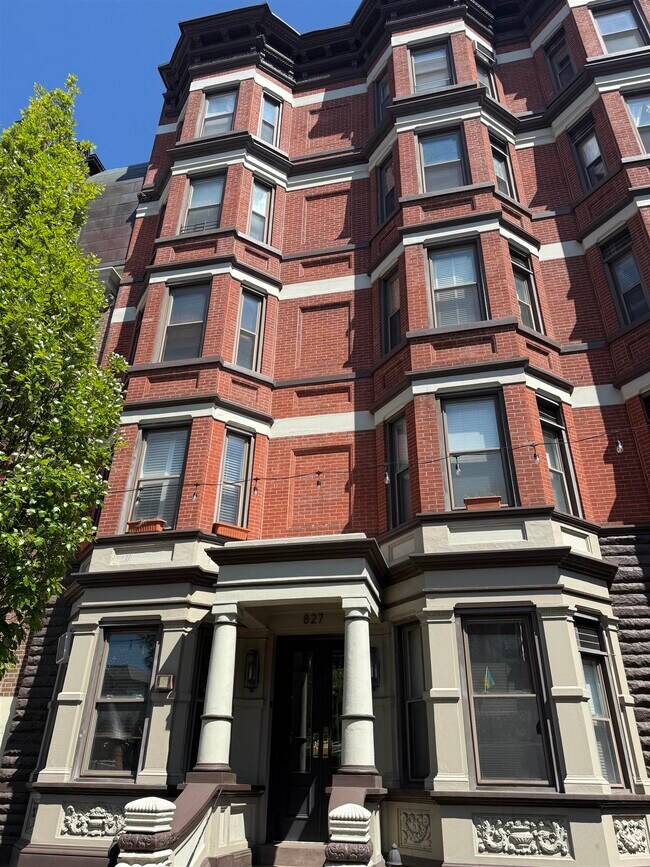 Building Photo - 827 Washington St