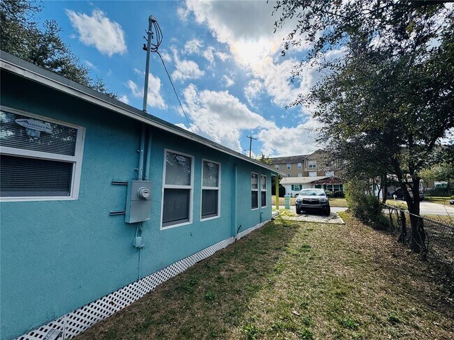 Building Photo - 319 Ave P NE