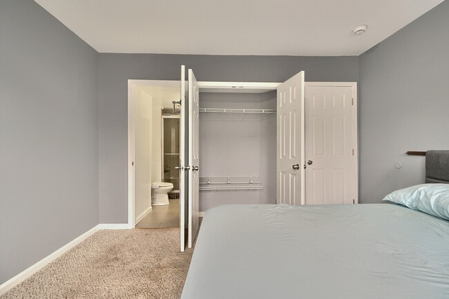 Building Photo - 411 S Madeira St