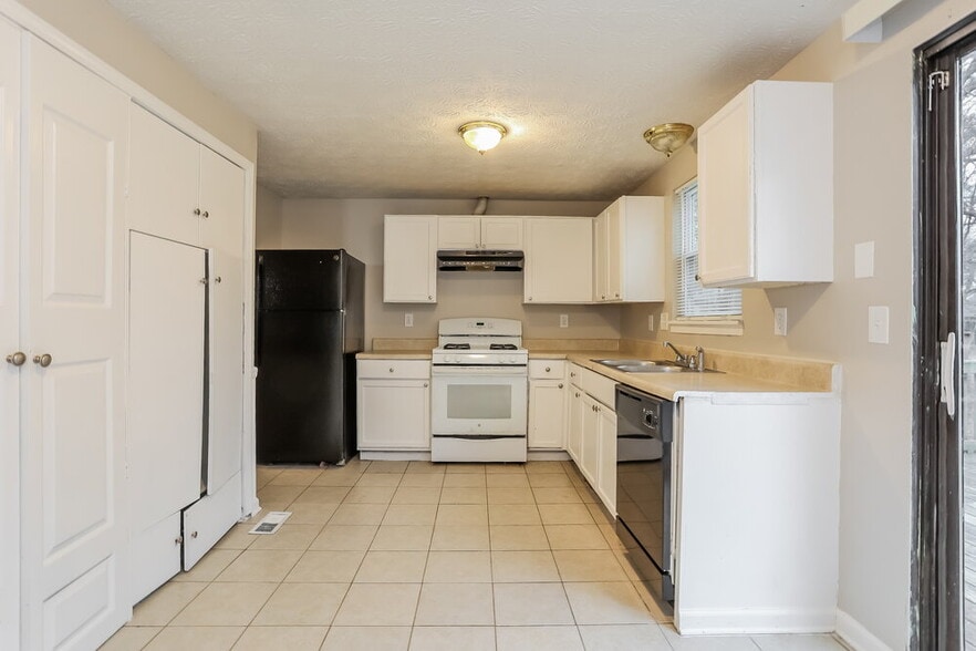 Building Photo - 725 Sunfield Dr NW