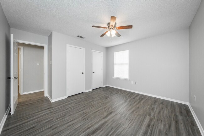 Building Photo - 6 Laramie Ln