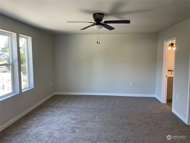 Building Photo - NIce Bremerton Townhouse