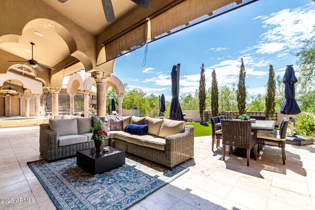 Building Photo - 6050 N Paradise View Dr