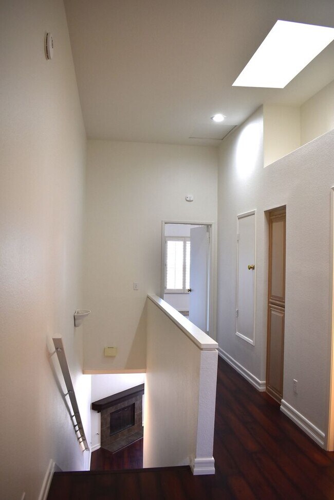 Building Photo - 3 Bedroom 2.5 Bath Townhome in the Knolls- El Cajon