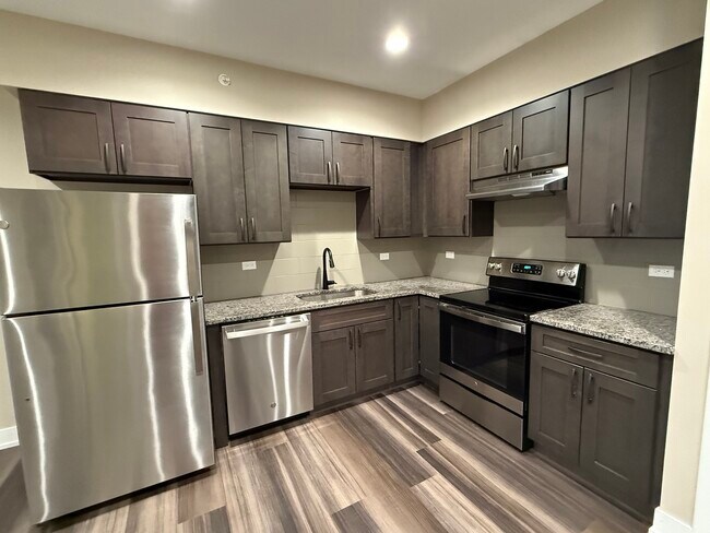 Building Photo - 400 E Hillcrest Dr
