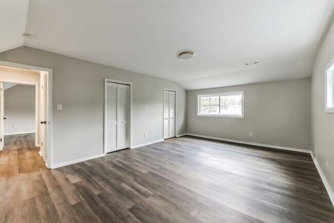 Building Photo - 9302 Holbrook Dr