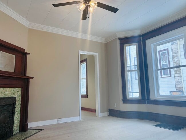 Building Photo - 440 Winona St