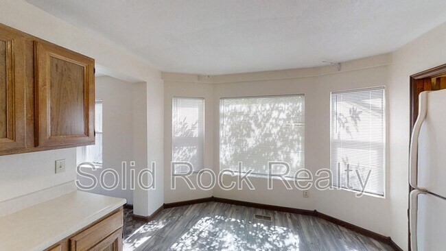 Building Photo - 511 E Cache La Poudre St