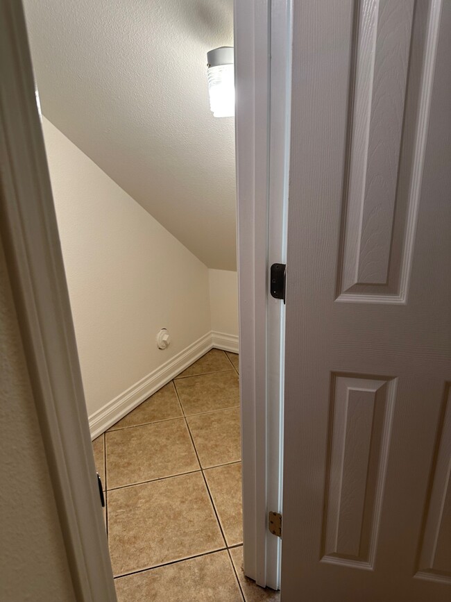 walk-in pantry - 601 S Fashion Park St