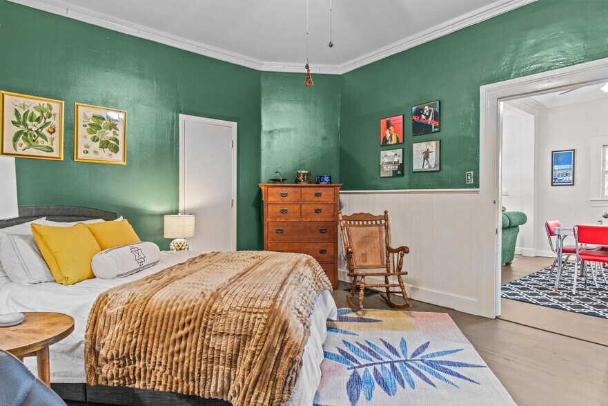 Building Photo - 133 Lenoir Ave