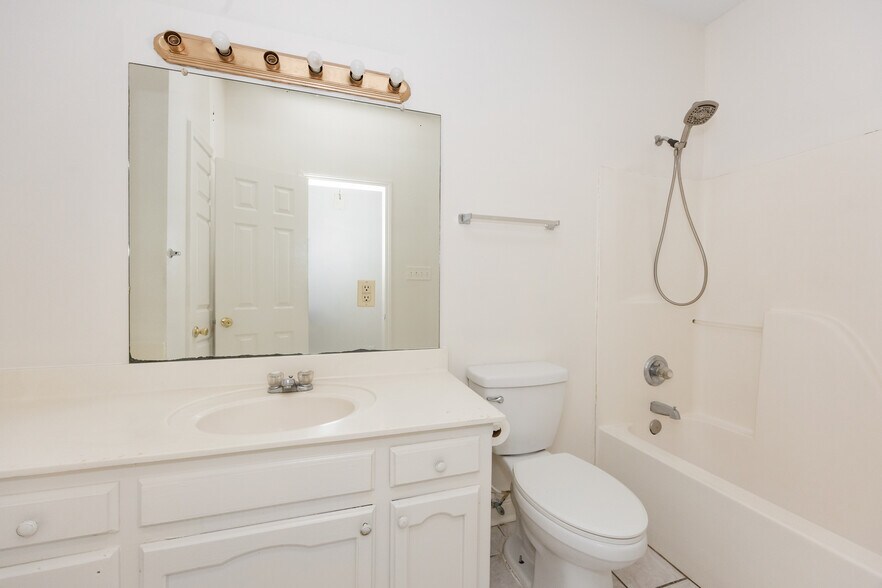 Building Photo - 9540A Lindale Ave
