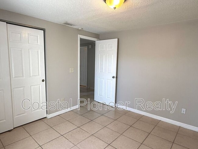 Building Photo - 10202 Bonnie Bay Ct