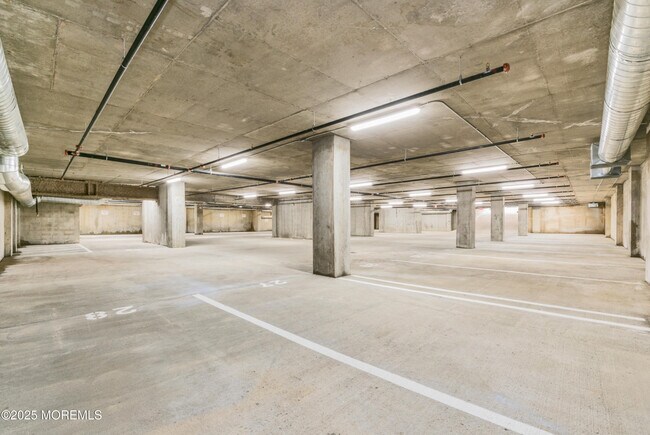 Building Photo - 700 Bangs Ave
