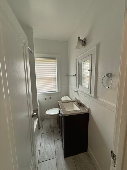 Bathroom - 5287 Spokane St