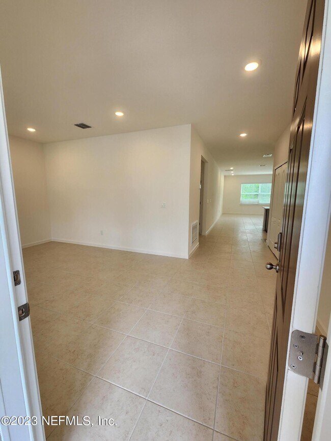 Building Photo - 3256 Crocus Ln