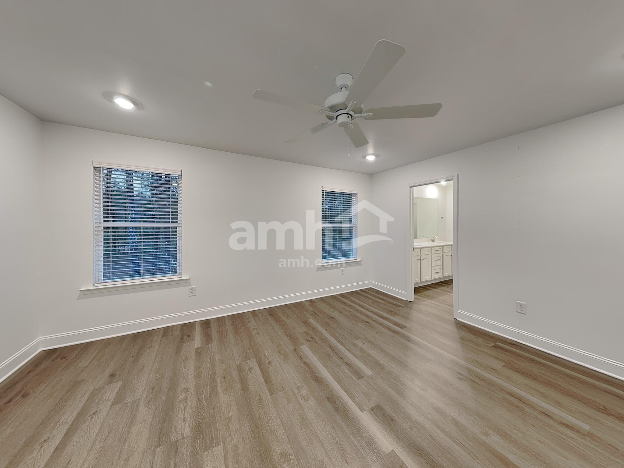 Building Photo - 930 Carnelian Ln