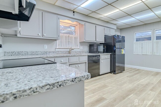 Building Photo - 347 Lincoln Blvd