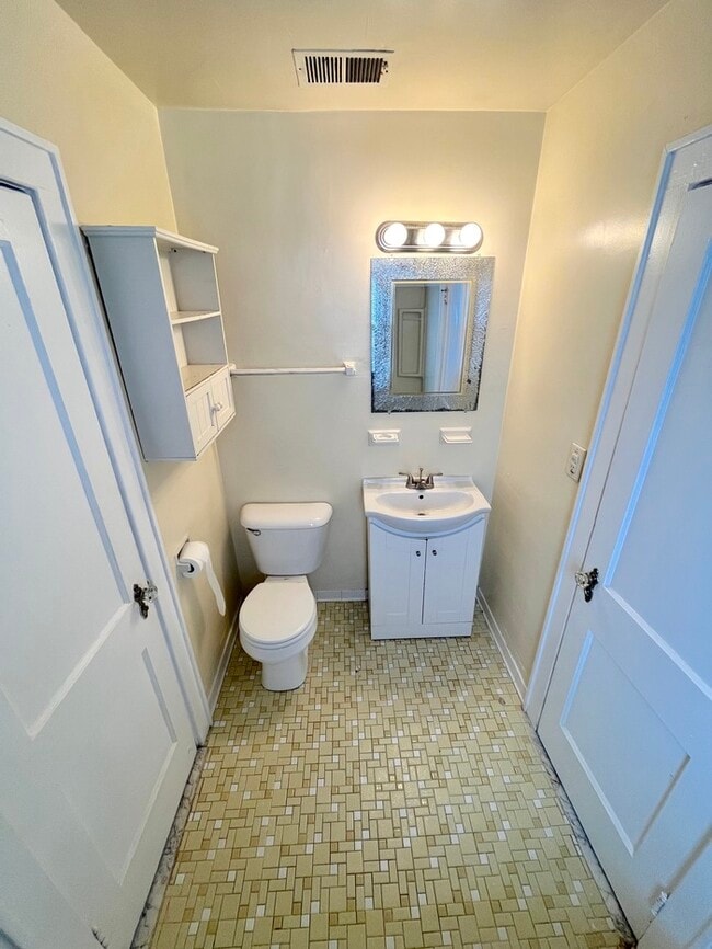 Building Photo - Apartment for rent by the Beach!