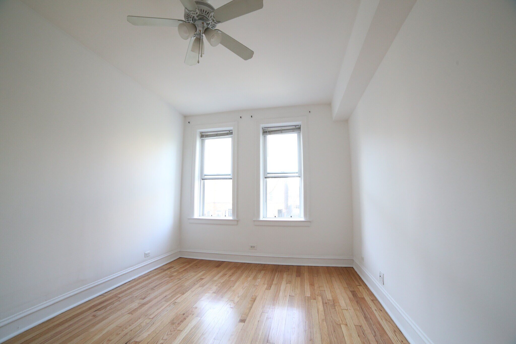 Building Photo - 3570 W Lyndale St