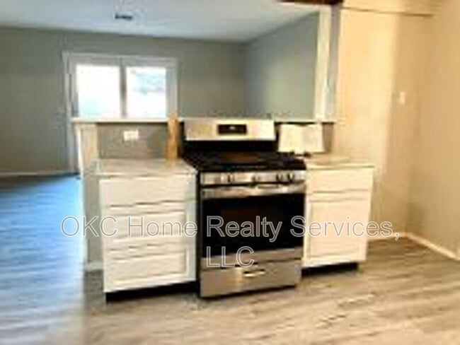 Building Photo - 6812 S Land Ave