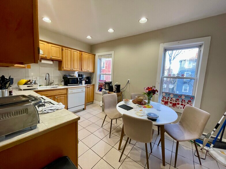 Primary Photo - 1 Torpie St