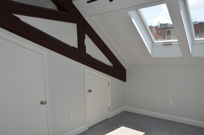 Building Photo - 6 Admirals Wy