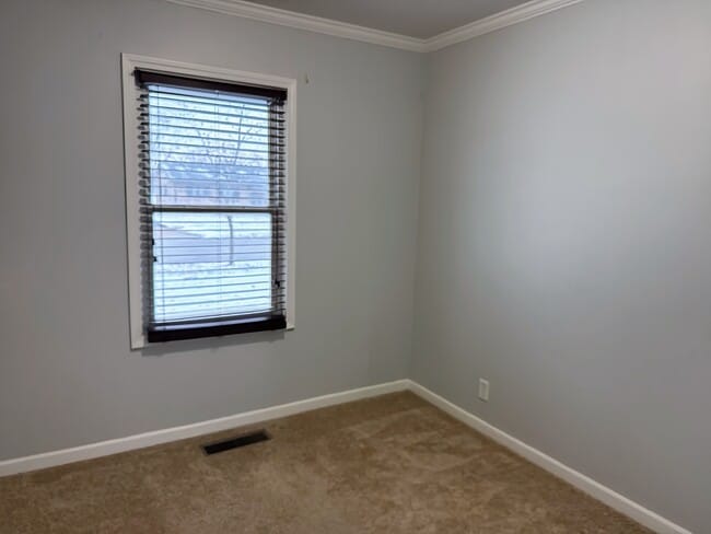 Building Photo - 905 Brentwood Dr