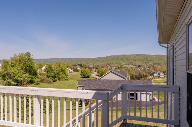 Building Photo - 1701 Stratford View Dr