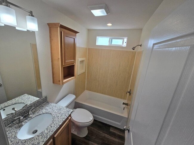 Building Photo - 590 E Kinney St