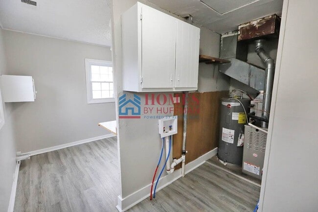 Building Photo - Two Bedroom House