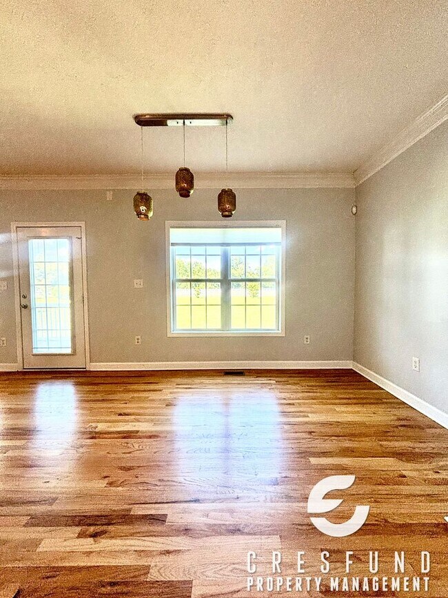 Building Photo - CHARMING 3 BEDROOM READY FOR MOVE IN TODAY!
