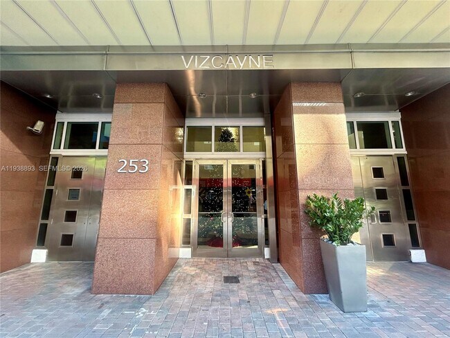 Building Photo - 253 NE 2nd St