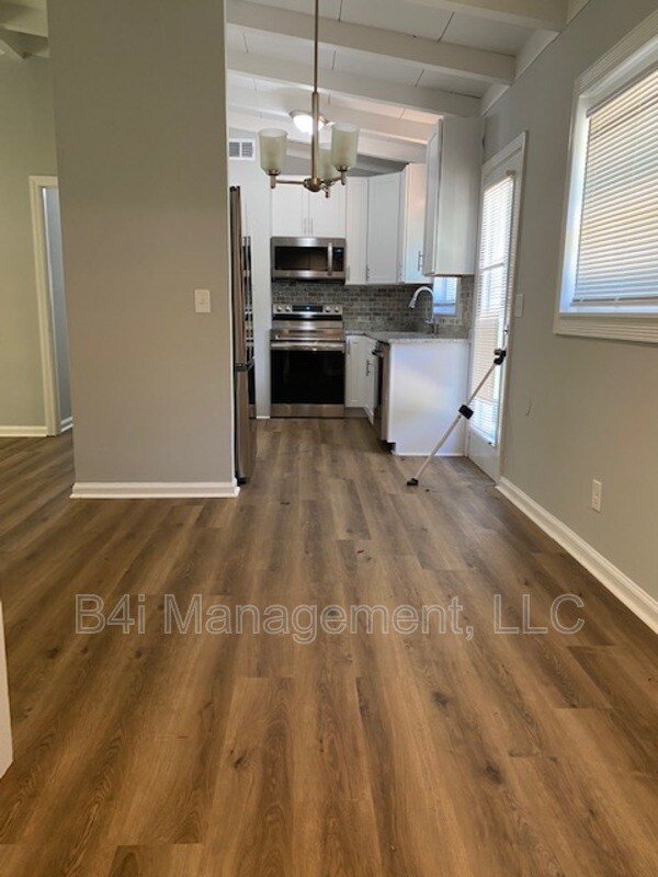 Building Photo - 255 Robert E Lee Dr