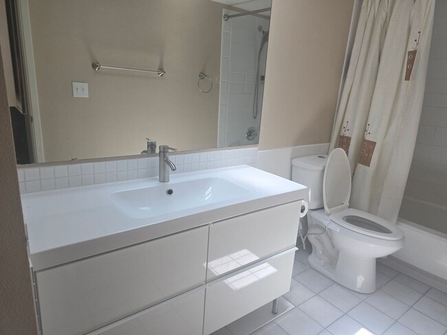 Building Photo - great single level condo 2bd 2 bath condo ...