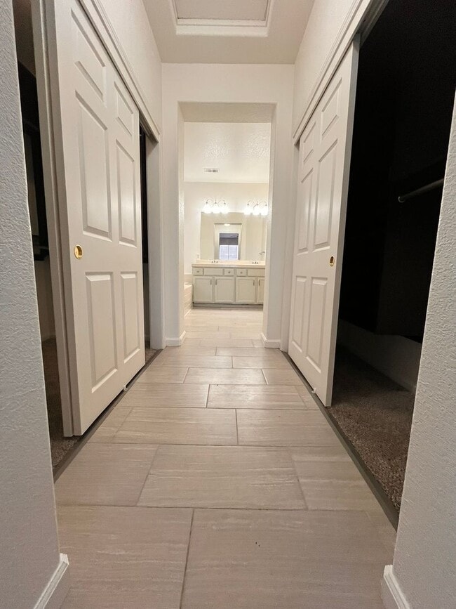 Building Photo - Near Kaiser/Pelandale