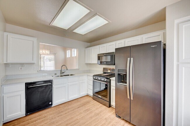 Building Photo - Charming 2 Bedroom, Single-Story Home in S...